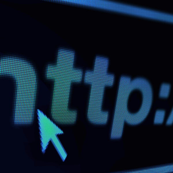 Qual é o impacto do registro de domínio na credibilidade digital?